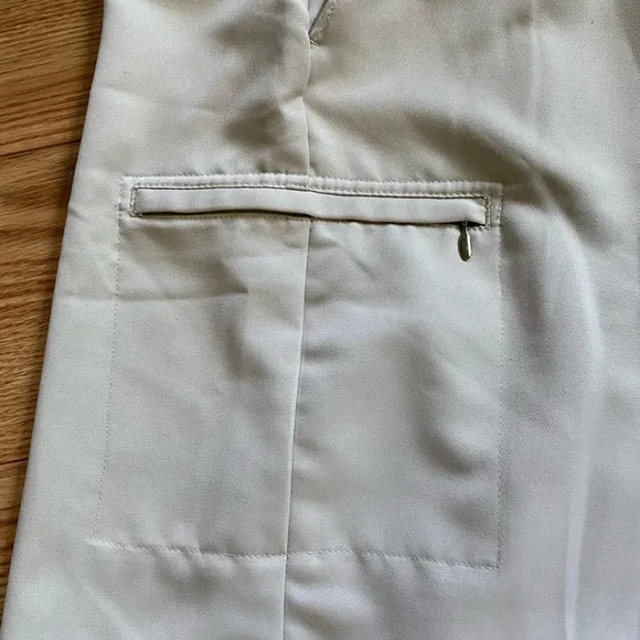 Izod Golf Men’s Shorts - Picture 2 of 5